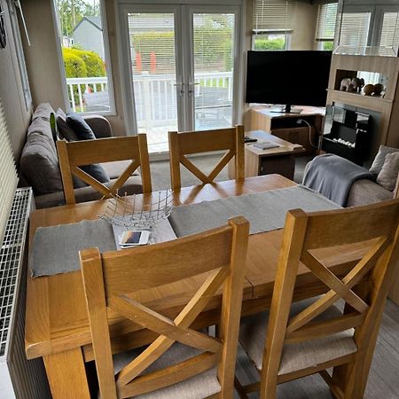 Prestige Static Caravan On 5 Star Holiday Park Cheswick  Экстерьер фото