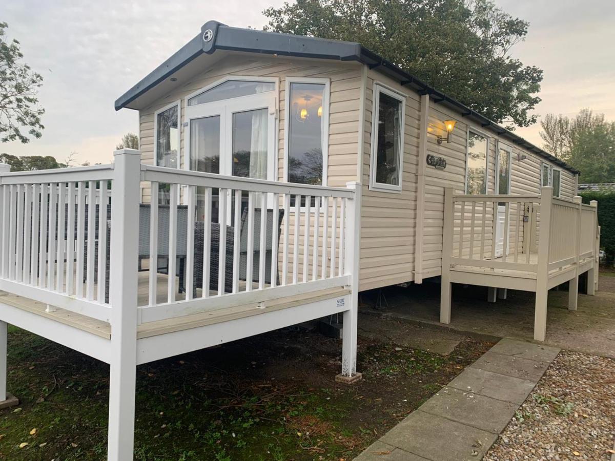 Prestige Static Caravan On 5 Star Holiday Park Cheswick  Экстерьер фото