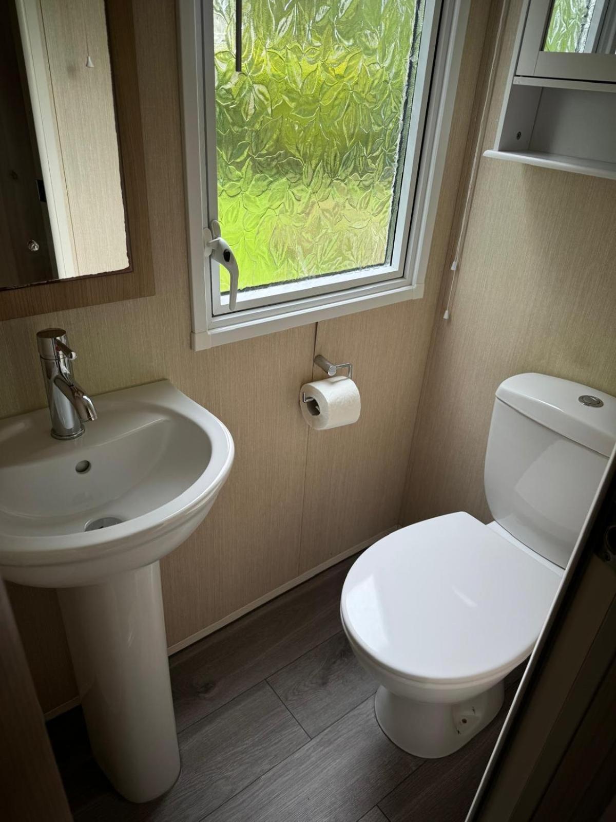 Prestige Static Caravan On 5 Star Holiday Park Cheswick  Экстерьер фото