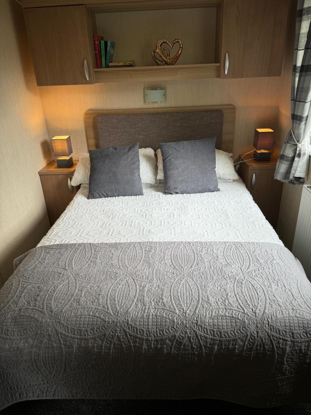 Prestige Static Caravan On 5 Star Holiday Park Cheswick  Экстерьер фото